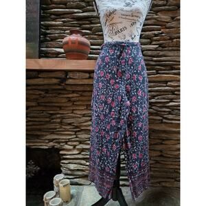 Size 10 First Option Floral Capris
